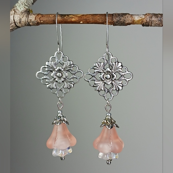 HAND CRAFTED Vintage Style Pink Artisan Glass Flower Silver Dangle Drop Earrings - Picture 4 of 6